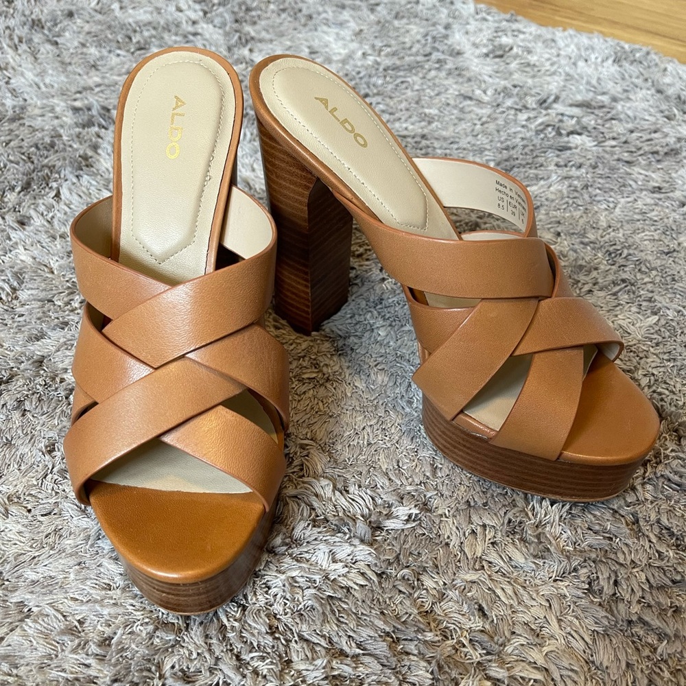 Platform Sandal - NWOT (8.5, fits like a 7.5)